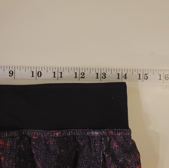 LULULEMON CORE SHORTS IN COSMIC PURPLE, SZ SMALL - Picture 13 of 16